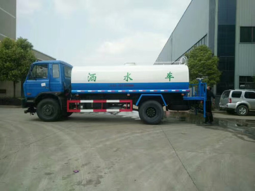 東風(fēng)灑水車 東風(fēng)灑水車